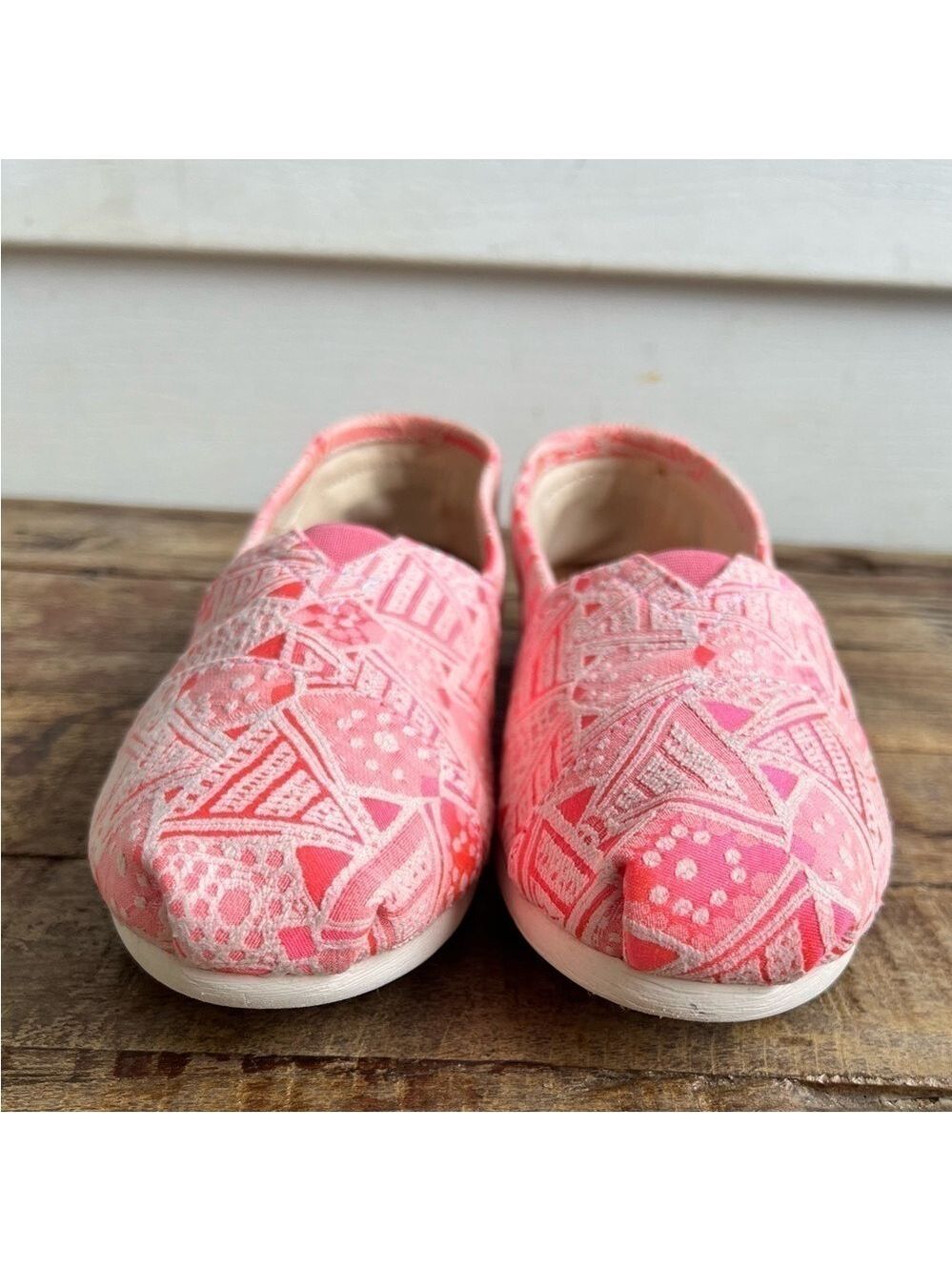 TOMS Women’s Classic Pink Neon Tribal Alpargatas - Picture 5 of 7